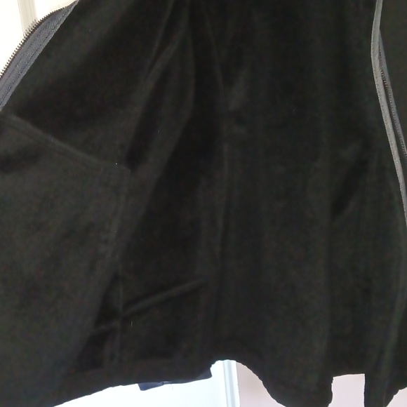 Black Jacket - Picture 4 of 10